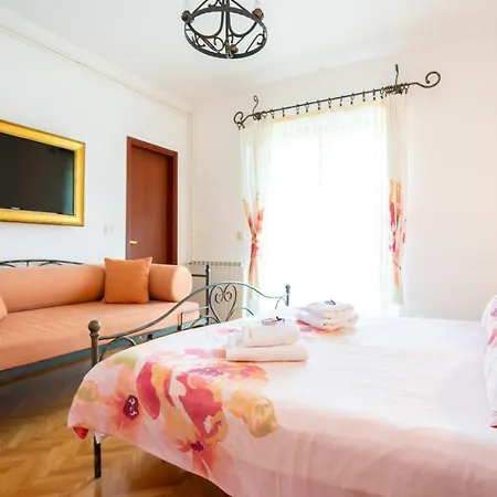 Ostanak kod kuće Maria *