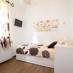 Maria Gazde/Camere de închiriat