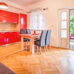 Gazde/Camere de închiriat Maria *